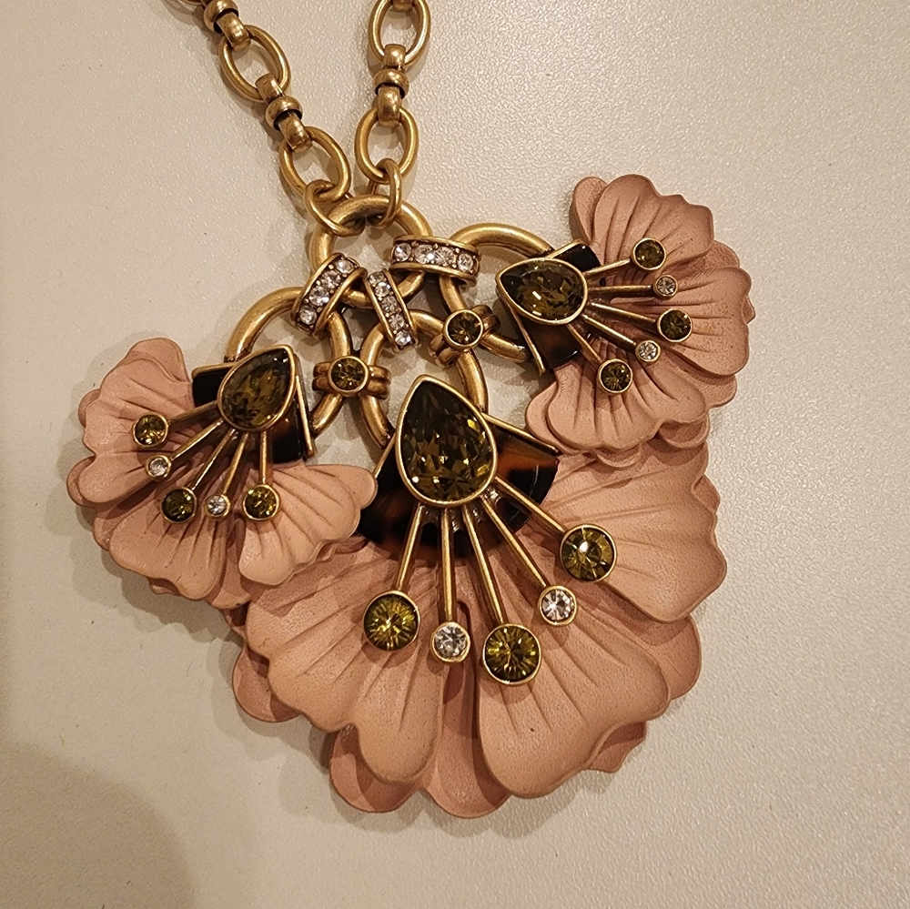 Stella & Dot Flower Necklace